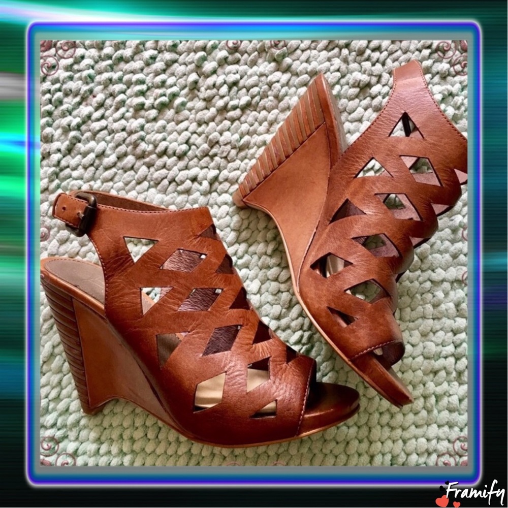 B. Makowsky Cutout Brown Leather Wedges Sandal